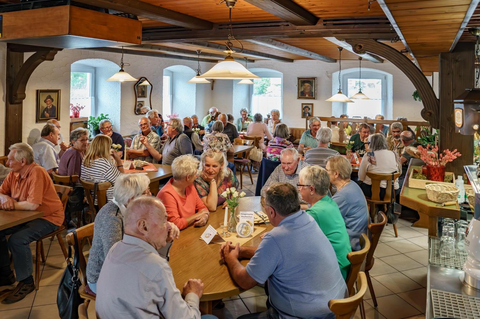 Landgasthof Ochsen Neresheim Buitenkant foto