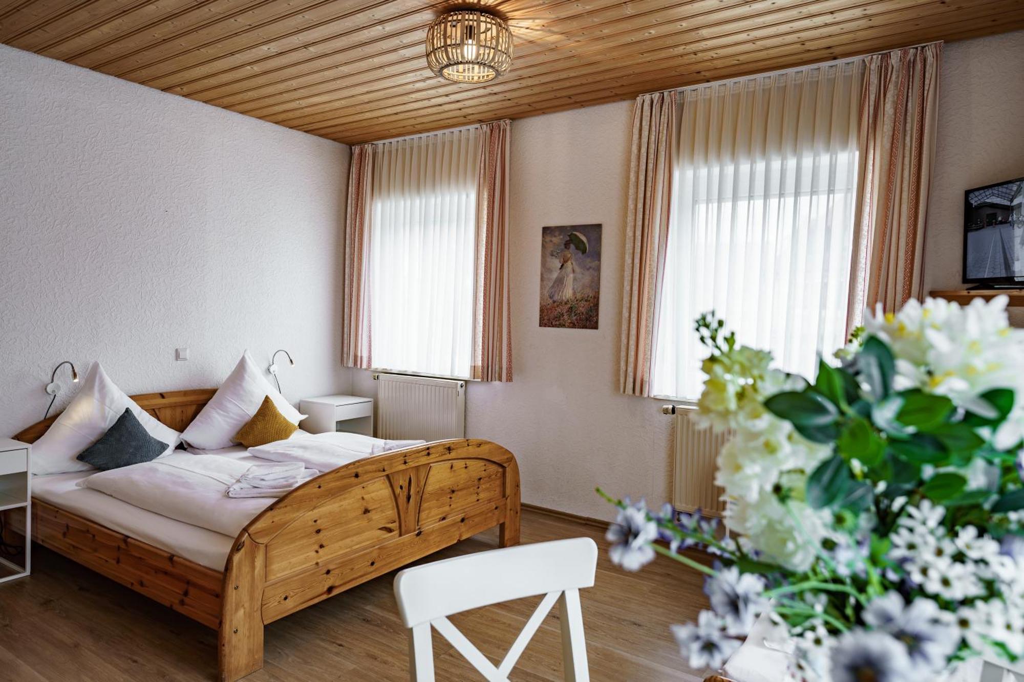Landgasthof Ochsen Neresheim Buitenkant foto