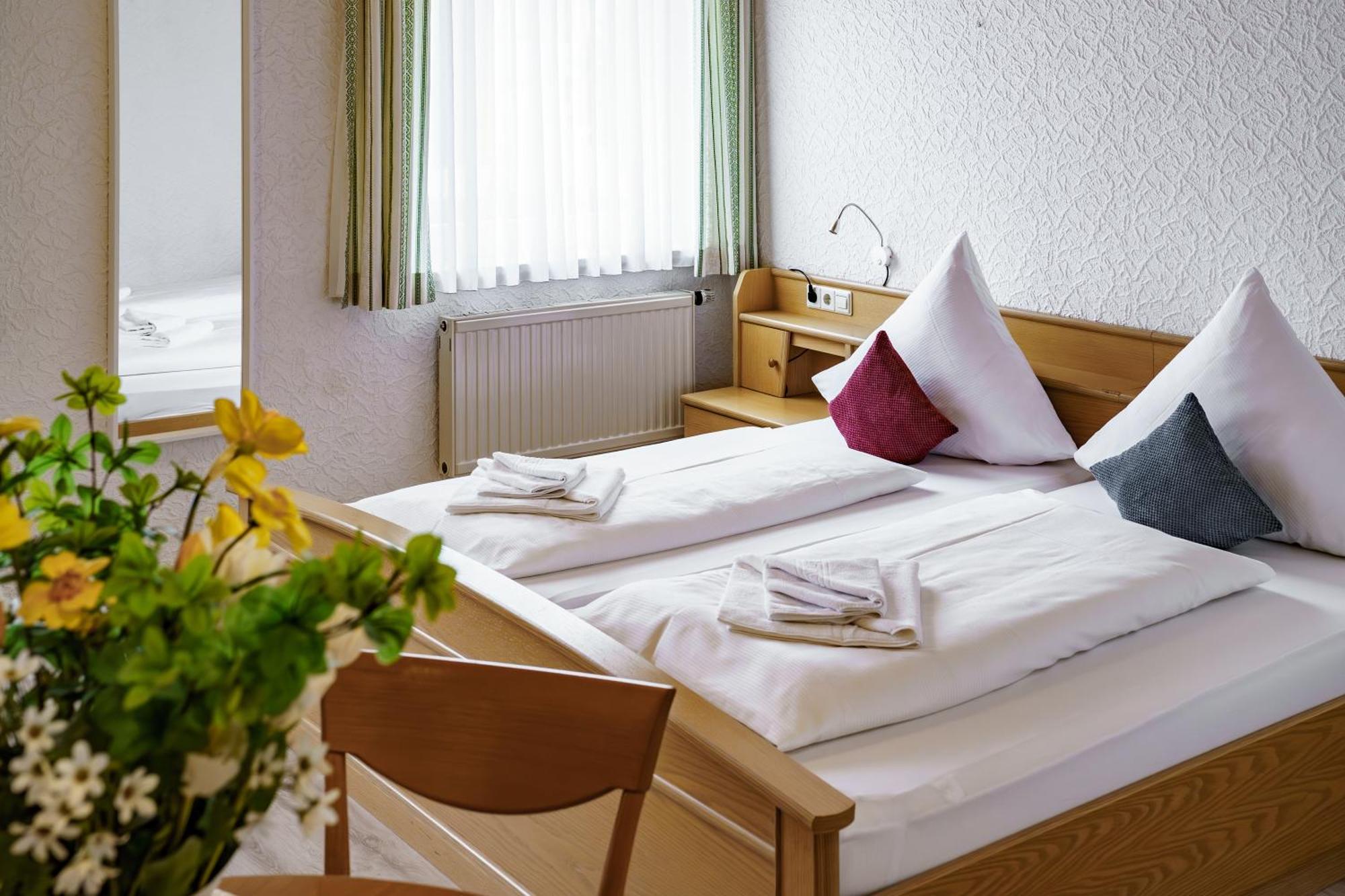 Landgasthof Ochsen Neresheim Buitenkant foto