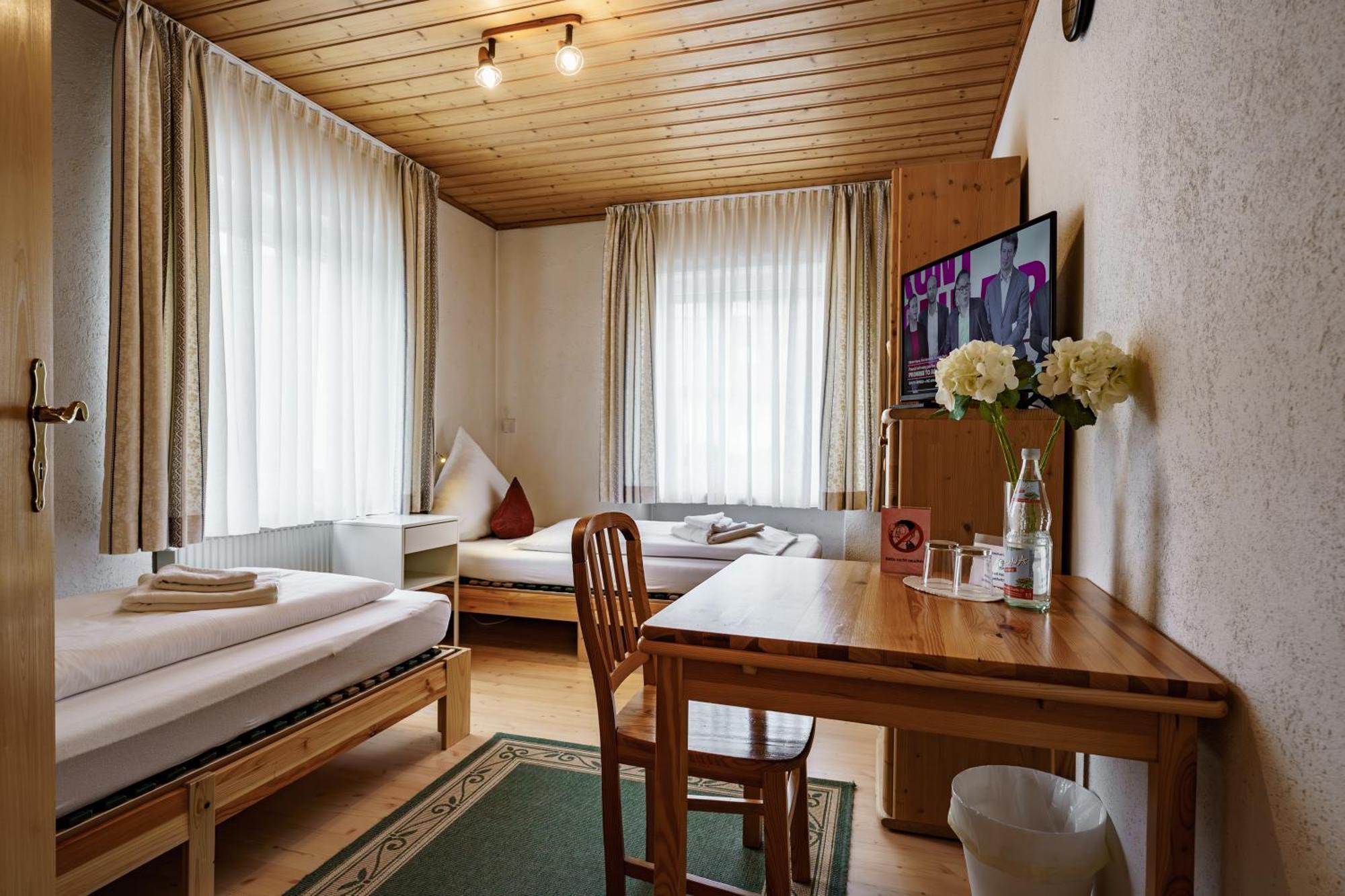 Landgasthof Ochsen Neresheim Buitenkant foto